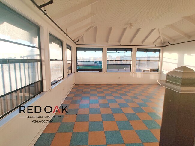 Building Photo - Completely Remodeled Top Floor Studio With...