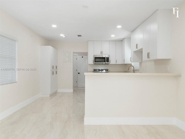 Building Photo - 3228 NW 11th Ave