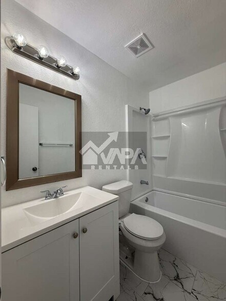 Building Photo - 6811 Evercrest Ln