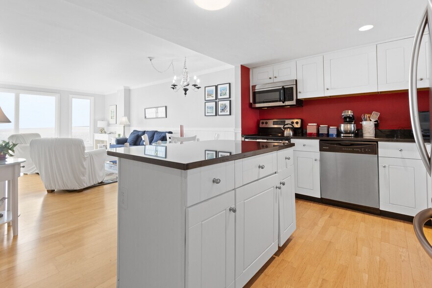 Building Photo - 1 Seacliff Ave