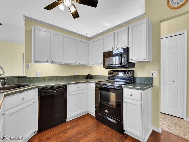 Building Photo - 4108 SW 23rd Ave