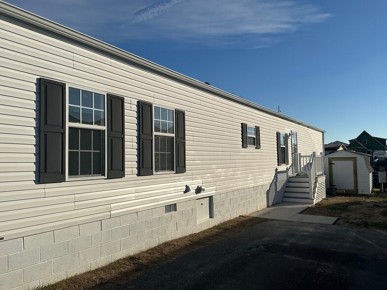 Building Photo - 37018 Laws Point Rd