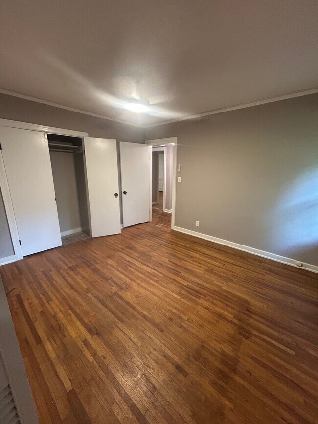 Building Photo - 13 Brantwood Dr