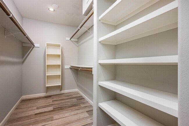 Building Photo - 14602 Oak Bend Dr