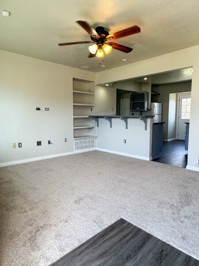 Building Photo - Cute, remodeled home in Central Killeen