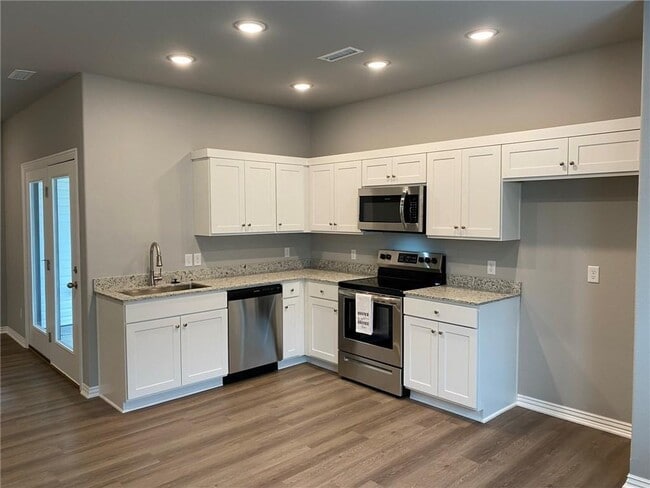 Building Photo - 221 Williams ct