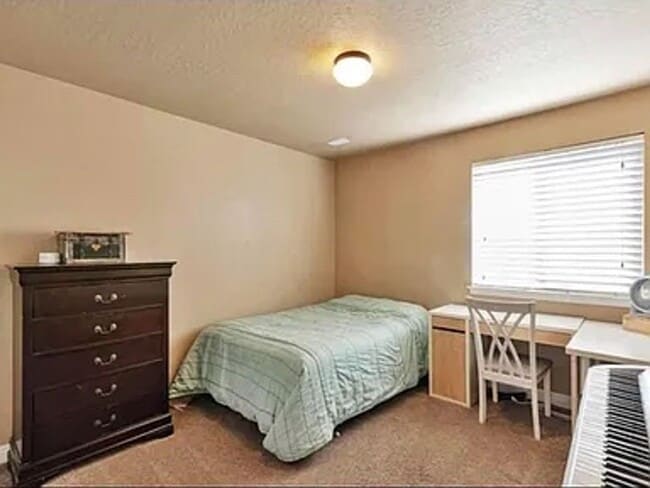 Building Photo - Spacious and Townhome Now Available!
