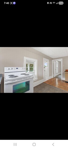 Building Photo - 408 1/2 E Washington St