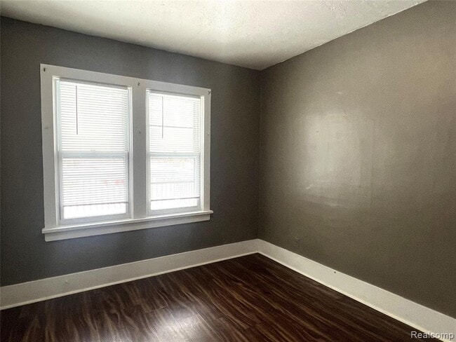 Building Photo - 510 E Hudson Ave