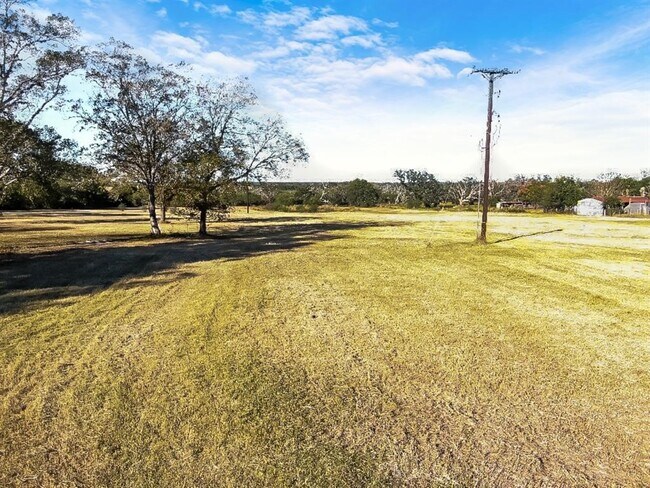 Building Photo - 2248 US Hwy 77a S