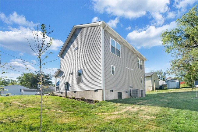 Building Photo - 1708 Baldwin Ave NE
