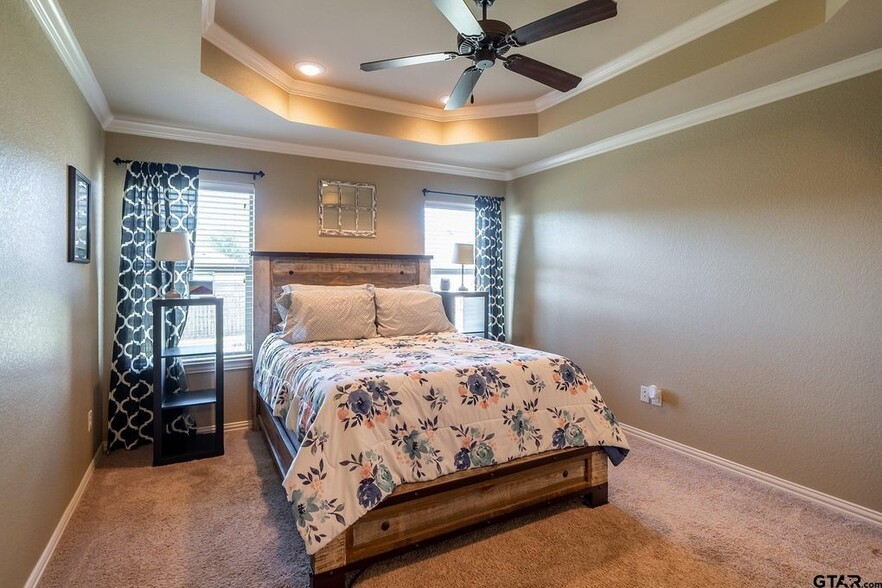 Building Photo - 121 Bois D Arc Dr