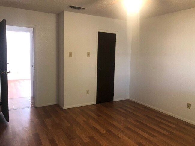 Building Photo - Pre leasing now for 4/1/2026