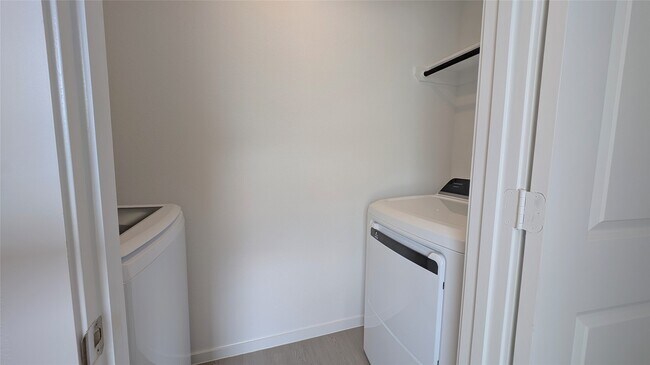 Building Photo - 21702 Cottonwood Mdws Trl