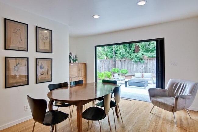 Building Photo - Amazing Midtown Home on a Quiet Cul-de-sac.