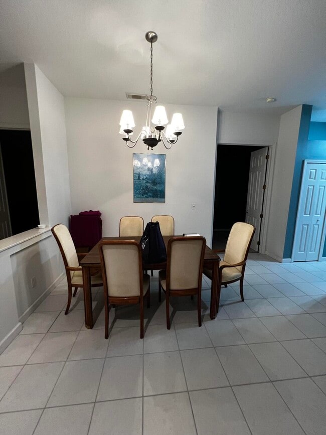 Building Photo - 742 SW Aruba Bay