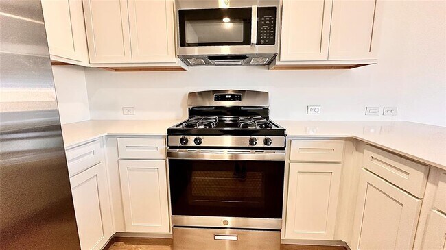 Building Photo - 20404 Deer Creek Dr