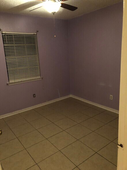 Bedroom - 557 Esplanade St