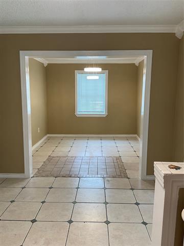 Building Photo - 900 Aleta St