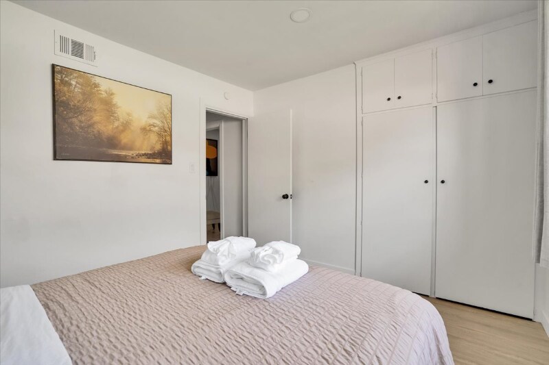 Building Photo - 1007 N Mohawk Ave