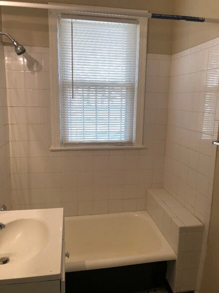 Bathroom - 1900 W Virginia Ave NE