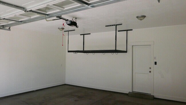 Building Photo - 323 E Pages Ln