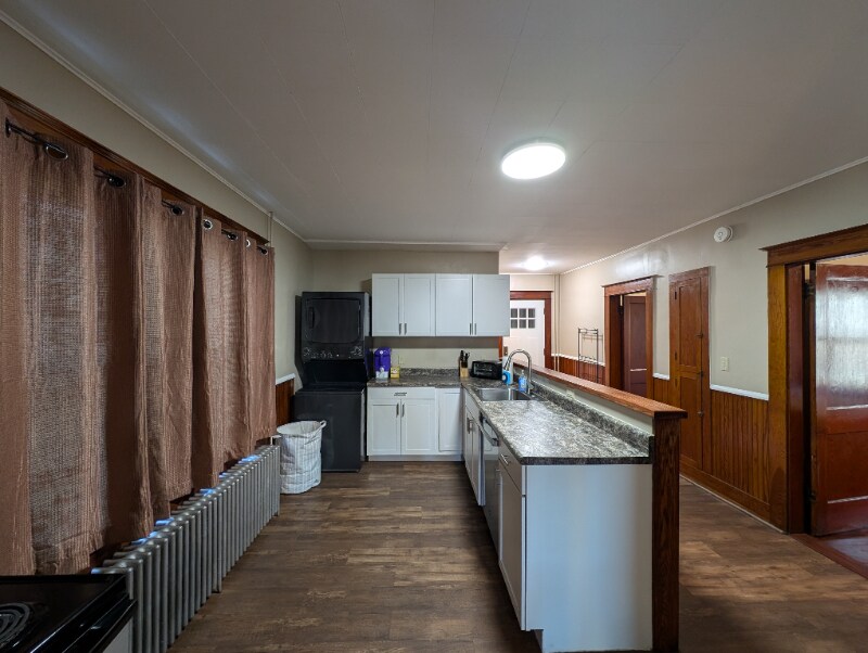 Building Photo - 492 Burgess St