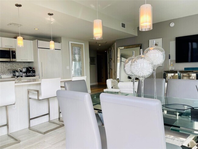 Building Photo - 45 SW 9th St