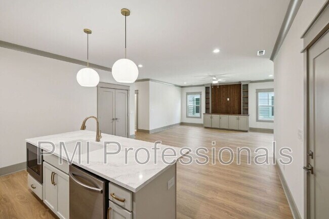 Building Photo - 3419 John Richards Dr