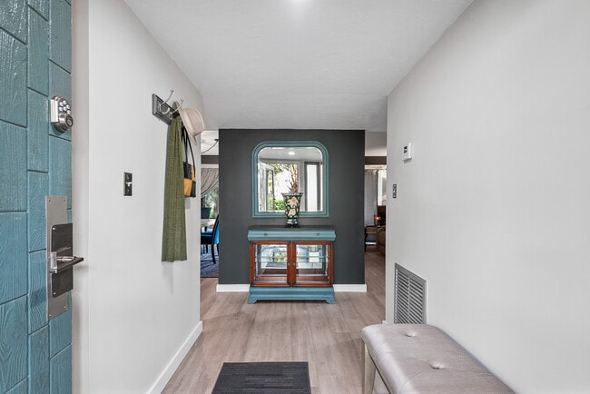 Building Photo - 5061 Sherwood Ln