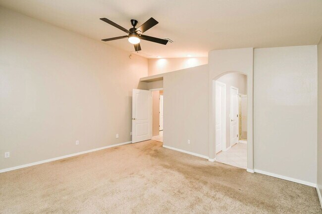 Building Photo - 6152 S Hidden Hill