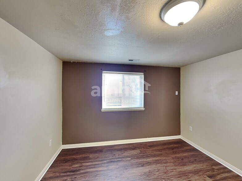 Building Photo - 1109 E 320 S