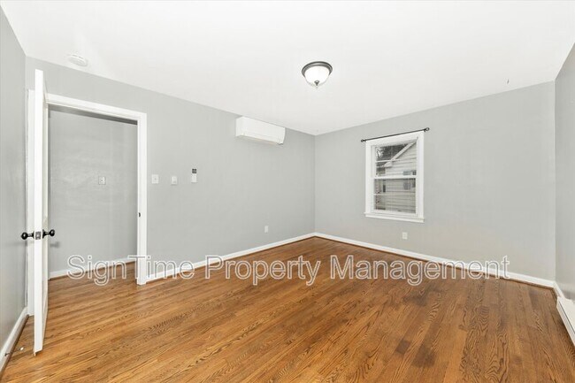 Building Photo - 11025 Rosewood Dr