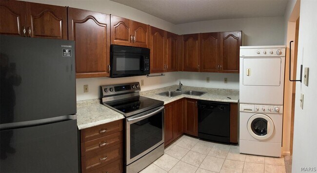 Building Photo - 1690 E Swan Cir