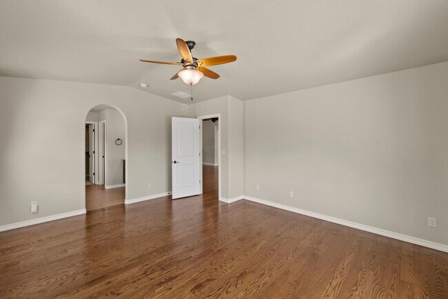 Building Photo - Immaculate & Stunning 4BD Ranch Style in C...