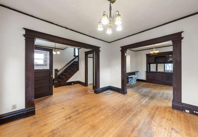 Building Photo - 311 E 31st St