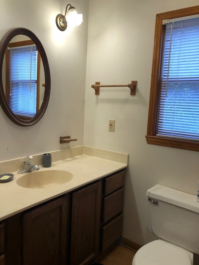 Building Photo - **SCHOOL YEAR RENTAL-TWO STUDENT MAX** AVAILABLE MID-AUGUST TO MID-MAY
