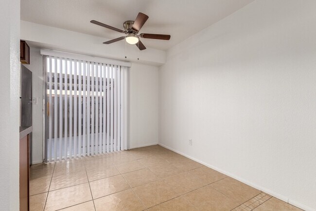 Building Photo - 2 Bedroom townhouse