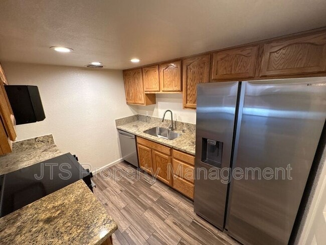 Building Photo - 8130 Sunrise E Way