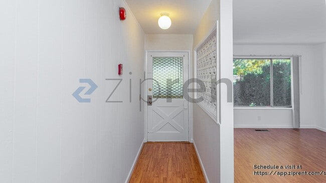 Building Photo - 95 Colleen Way