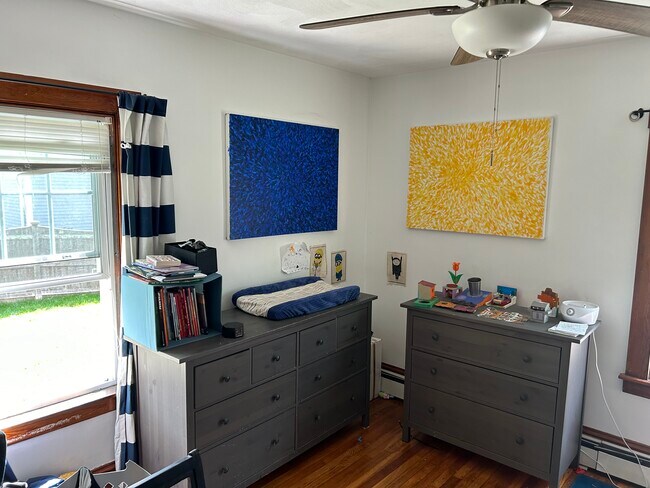 Bed 1 - 221 Market St