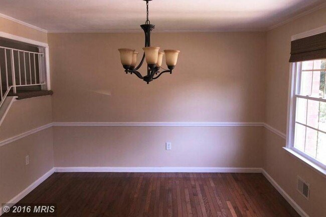 Building Photo - 8180 Fernlake Ct