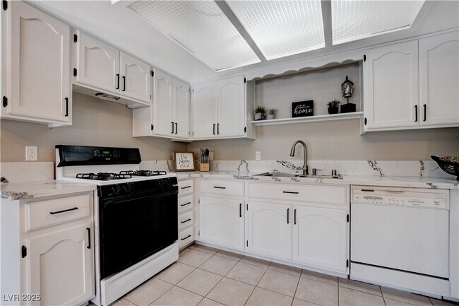 Building Photo - 6657 W Tropicana Ave