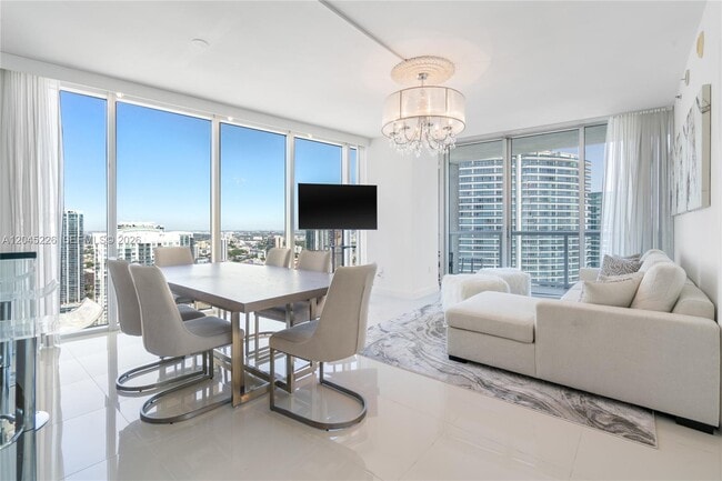 Building Photo - 475 Brickell Ave