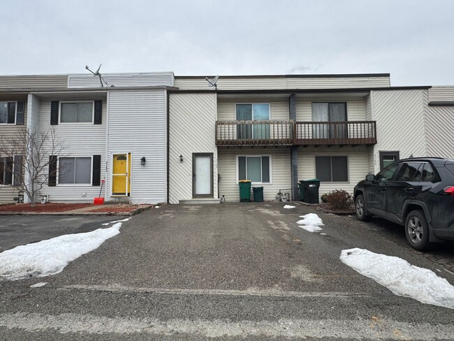 Building Photo - Charming 2 Bed 1.5 Bath in Gibsonia!