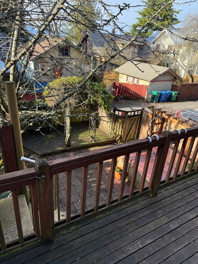 Building Photo - 6547 Greenwood Ave N