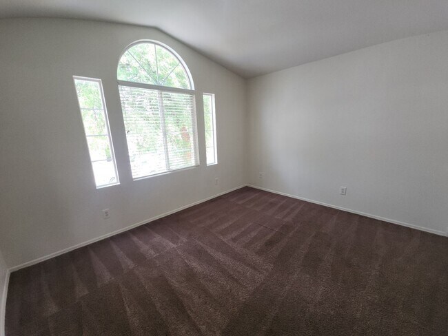 Building Photo - Two story in well established Las Vegas neighborhood