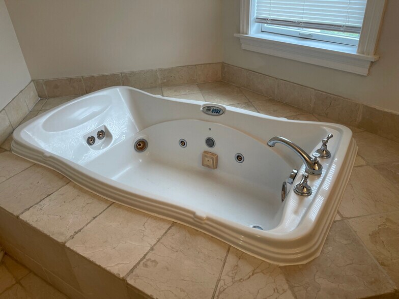 Building Photo - 1427 N Sedgwick St