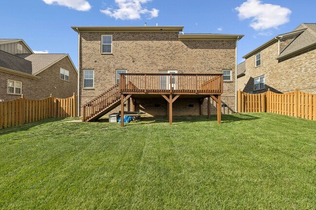 Building Photo - Welcome home to this beautifully maintaine...