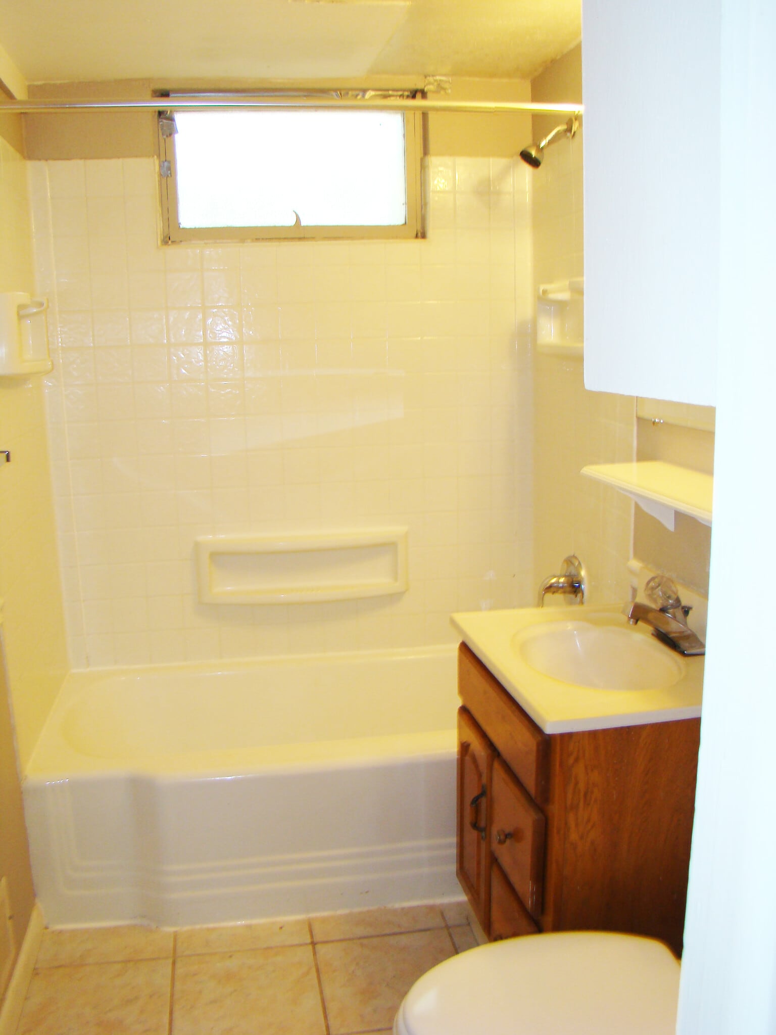 Bathroom - 636 S Loomis Ave